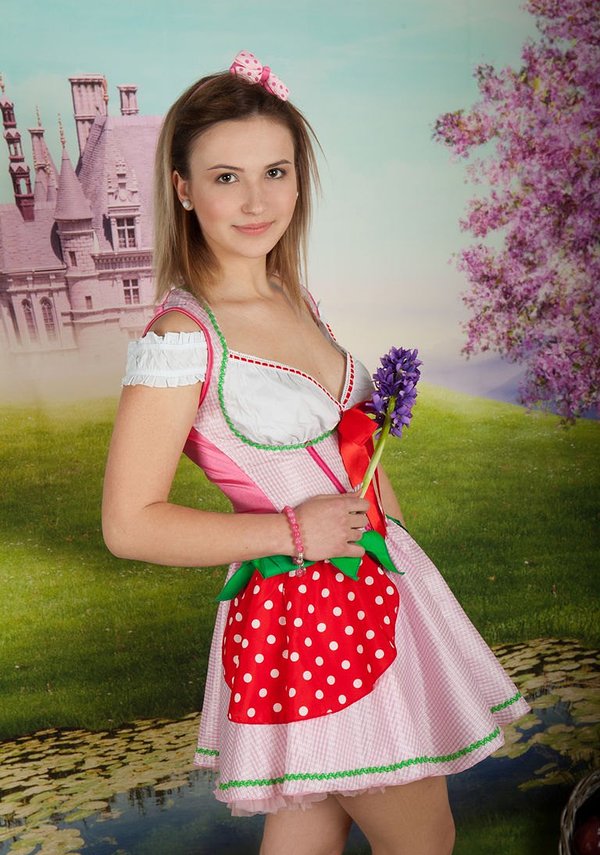 Устина, 35